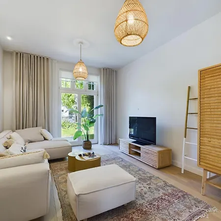Baltica With Patio & Parking In By Renters Σόποτ